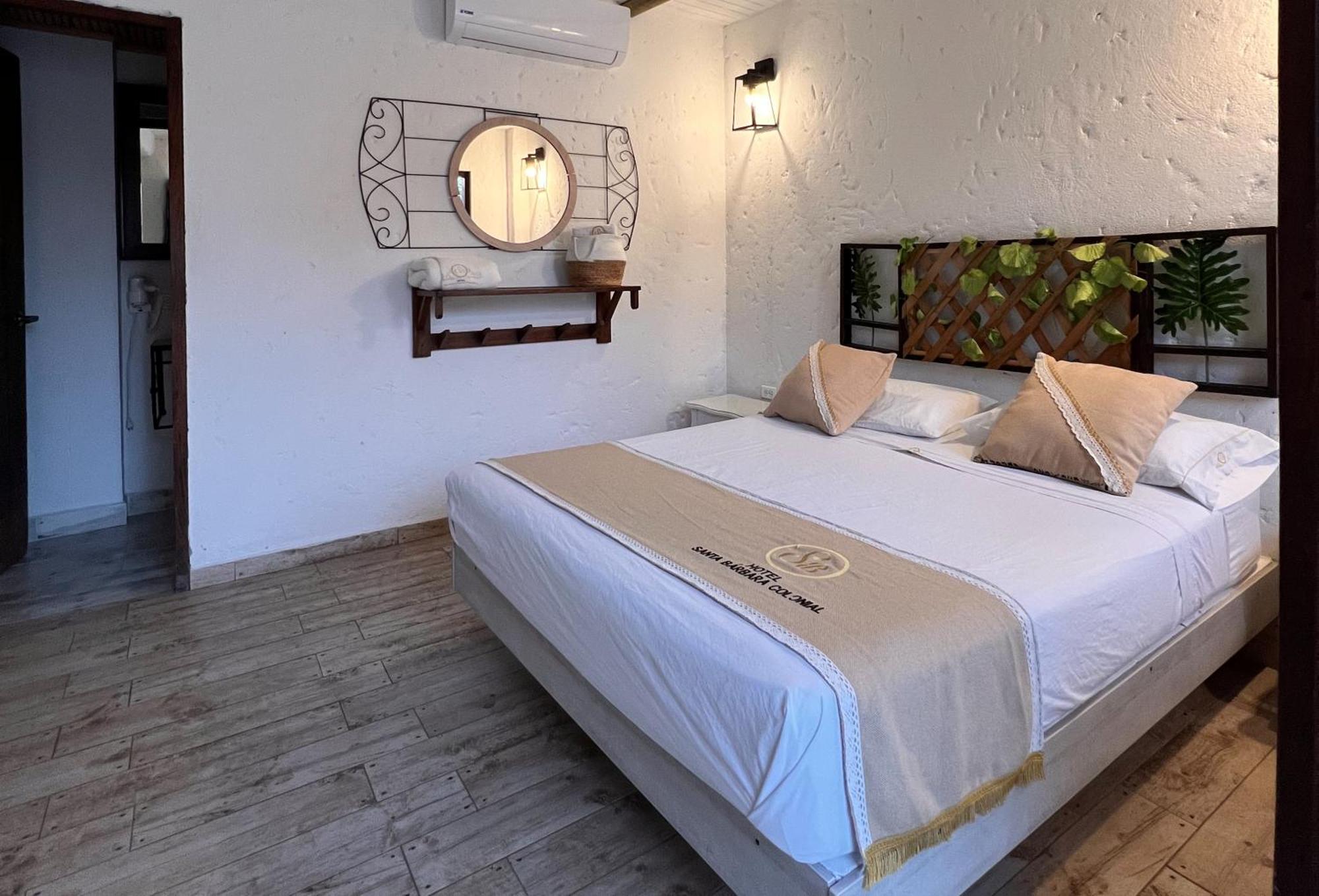 Hotel Santa Barbara Colonial - Санта Фе де Антиокия Екстериор снимка